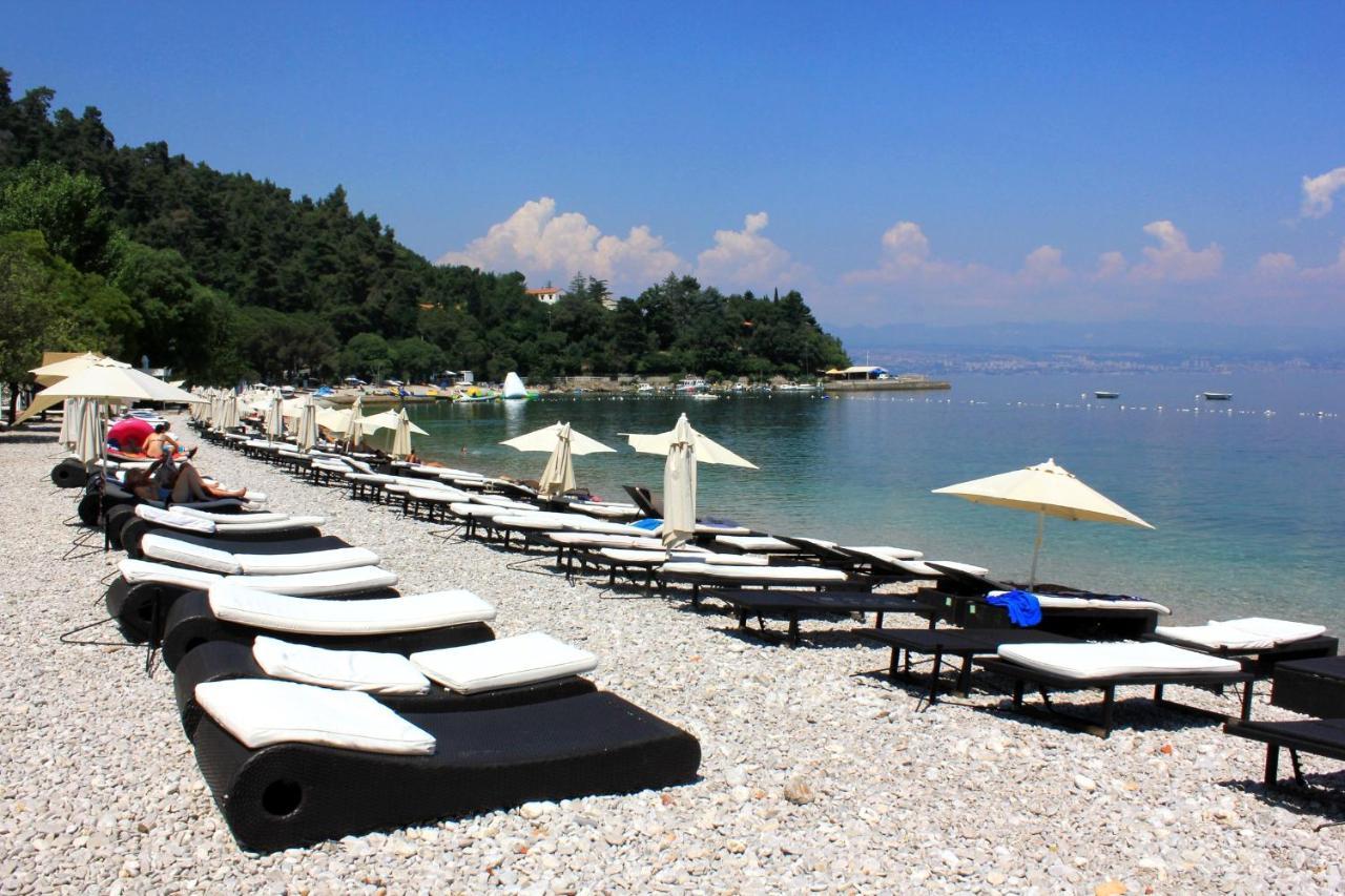 Apartments And Rooms By The Sea Medveja, Opatija - 2305 Lovran Extérieur photo